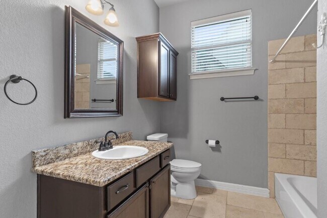 Building Photo - 10104 Longhorn Skyway