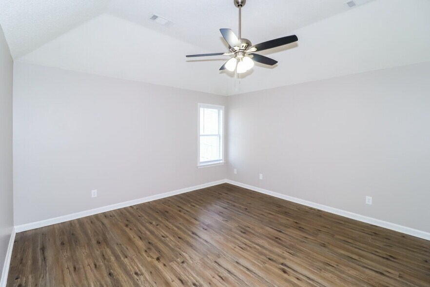 Building Photo - 5714 Pecan Trce