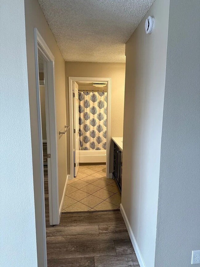 Building Photo - CLM-Mountain Shadows Condo