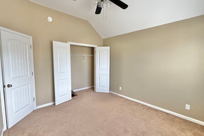 Building Photo - AVAILABLE NOW! (Small Pets Only)