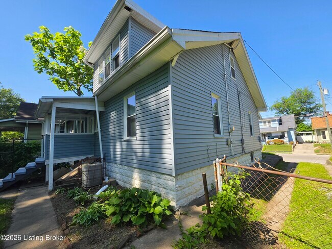 Building Photo - 321 S 39th St
