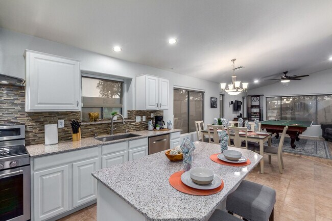 Building Photo - 214 N 165th Dr