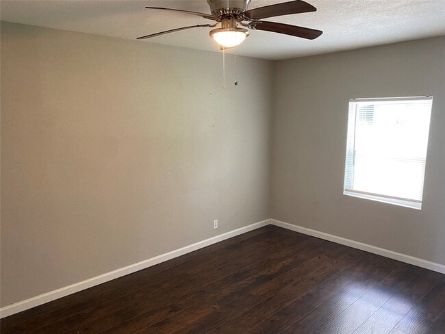 Building Photo - 5018 Kenilwood Dr