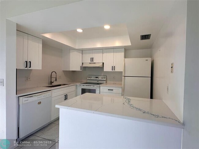 Building Photo - 4263 Oak Terrace Dr