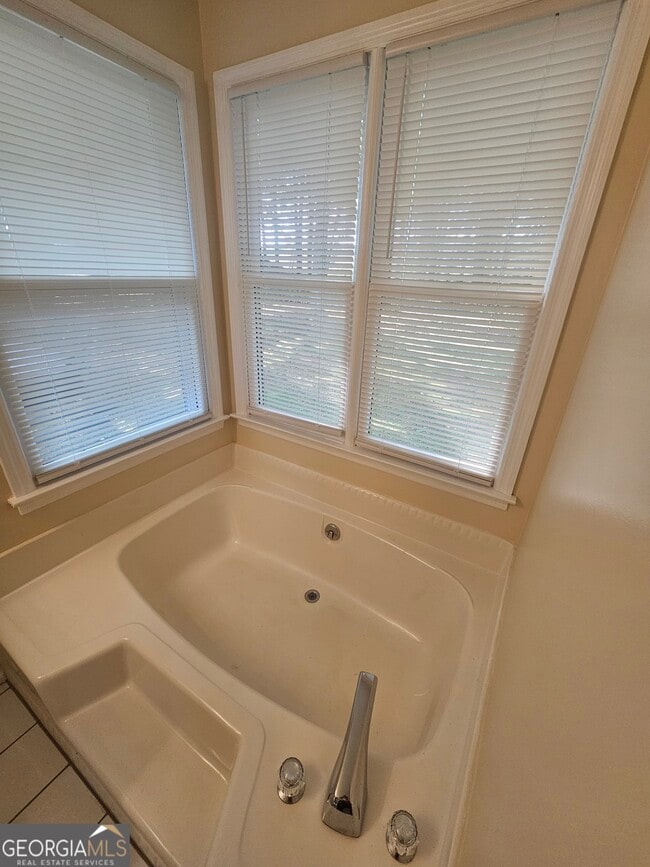 Building Photo - 30 Glenridge Dr