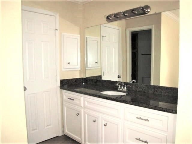 Building Photo - 14020 Schroeder Rd