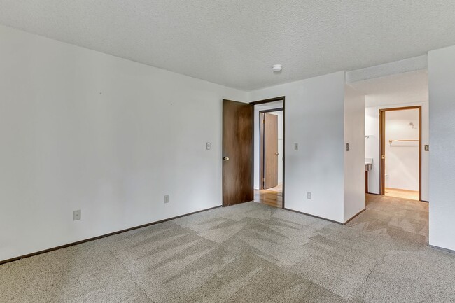 Building Photo - Cozy 2 Bedroom Condo in Lakewood!