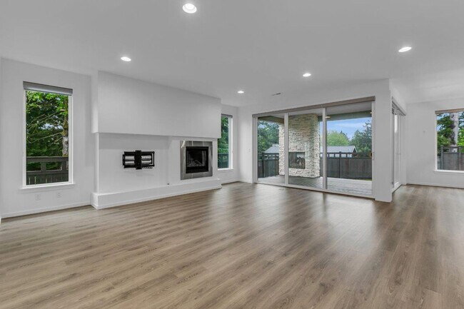 Building Photo - Large luxurious 5 bedroom Home in Renton