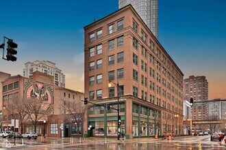 Building Photo - 900 S Wabash Ave