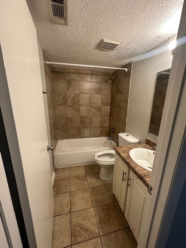 Building Photo - 30 Rosewood Ct