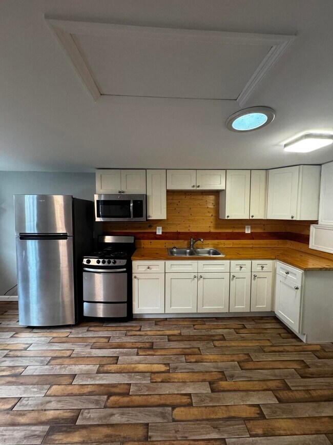 Building Photo - 759 Dakota St