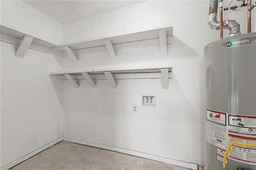 Building Photo - 6290 Love St