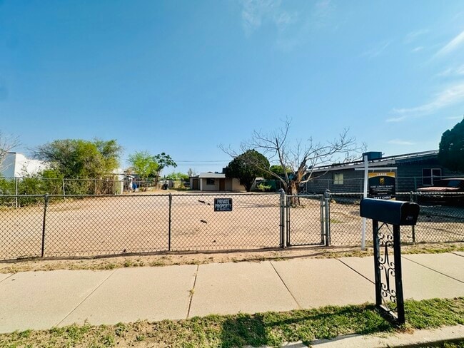 Building Photo - House with Gigantic Yard/Land! Spacious La...