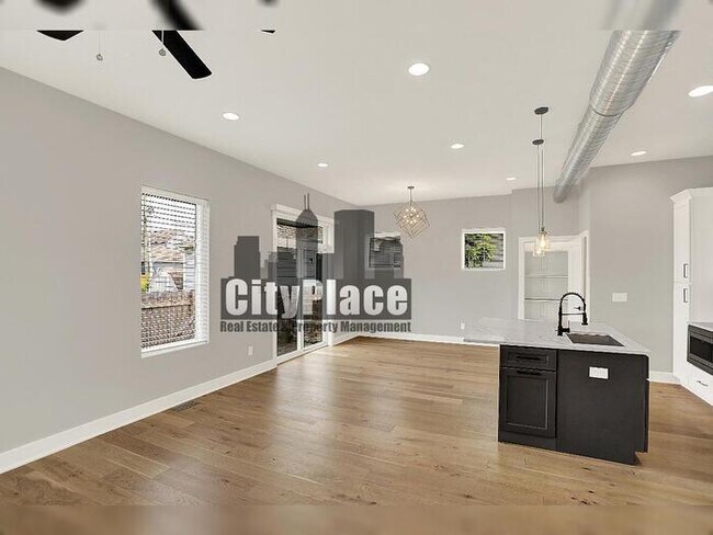 Building Photo - 2008 Yandes St