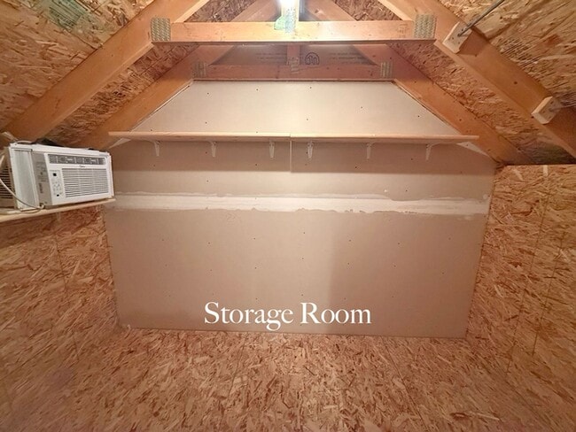 Building Photo - Charming Southside 2 Bedroom, 2.5 Bath Townhome