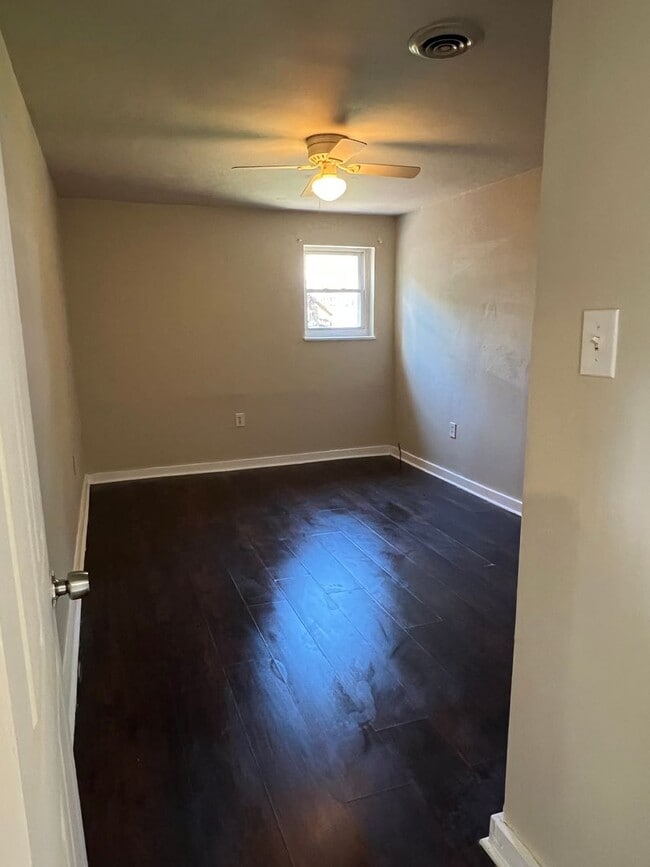 Building Photo - 1518 Chartiers Ave