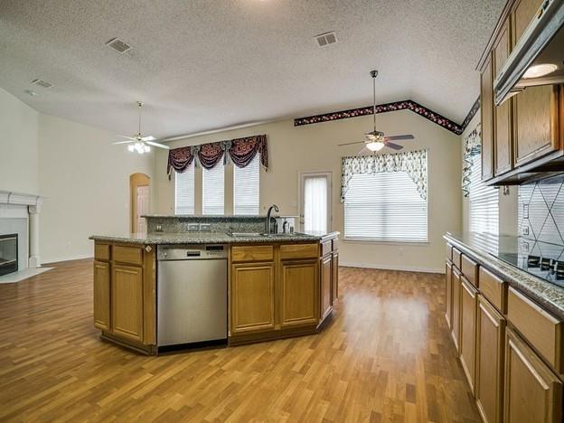 Building Photo - 3332 Spring Mountain Dr