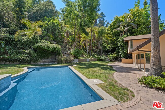 Building Photo - 10926 Alta View Dr