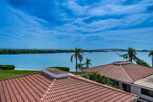 Building Photo - 6357 Bahia Del Mar Blvd S