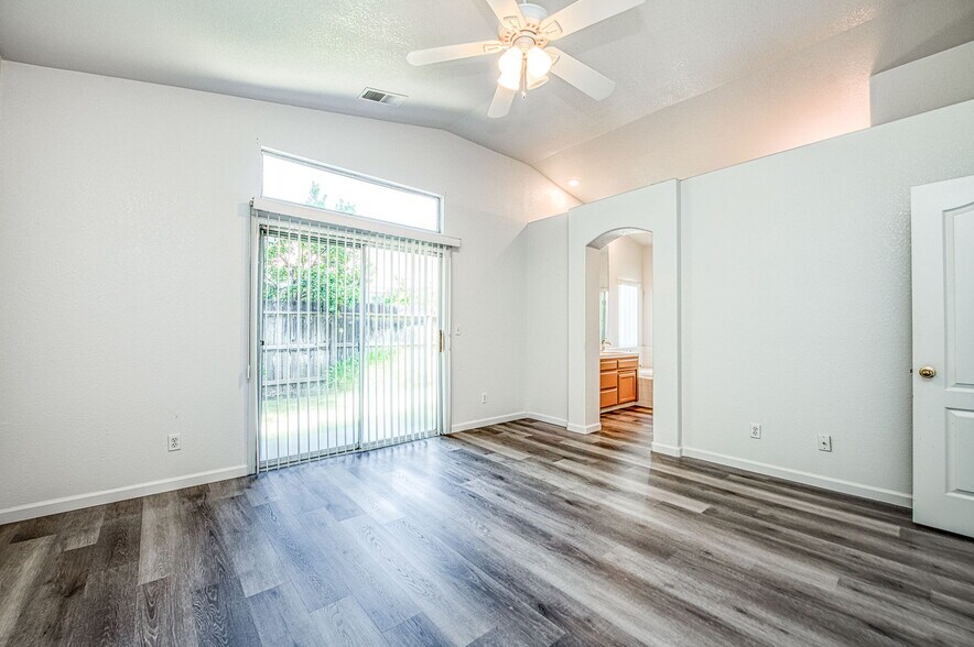 Building Photo - 1708 E Chelsea Dr