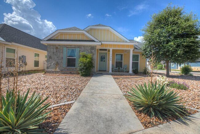 Building Photo - 1365 Hanz Dr