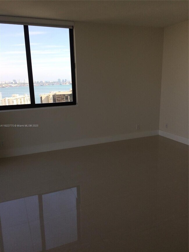 Building Photo - 1581 Brickell Ave