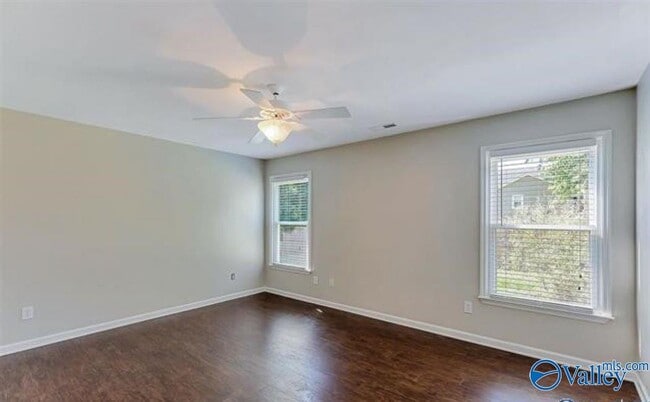 Building Photo - 235 NE Albany Dr