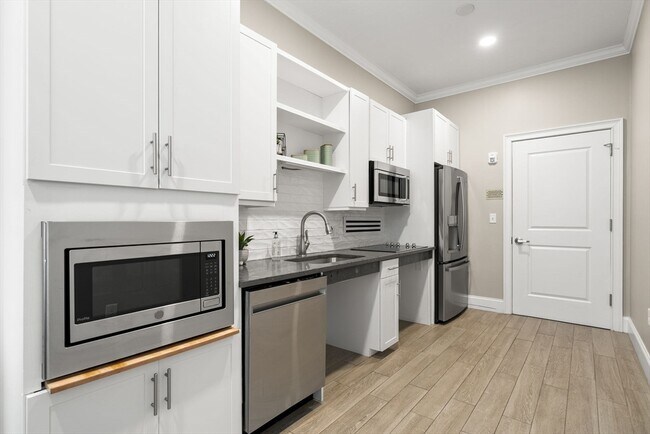 Building Photo - 320 Middlesex Ave