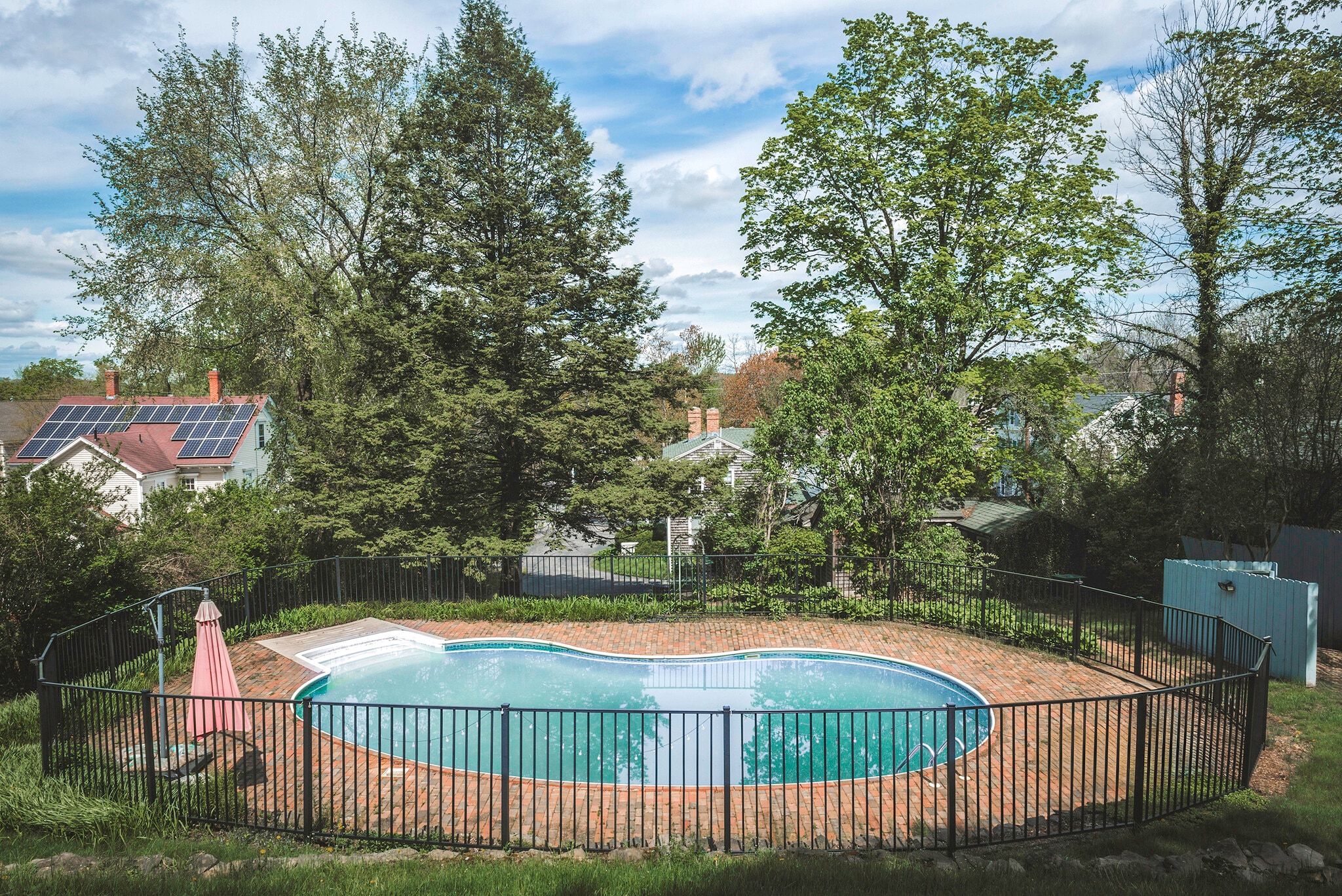 Building Photo - 329 Main St