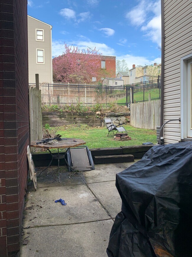 Building Photo - 308 S Neville St