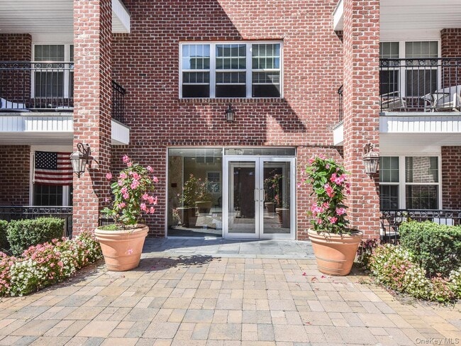 Primary Photo - 400 Carney St