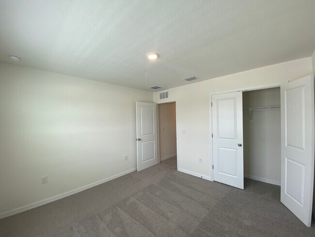 Building Photo - Avalon Woods 4/3/2 ***WON'T LAST***