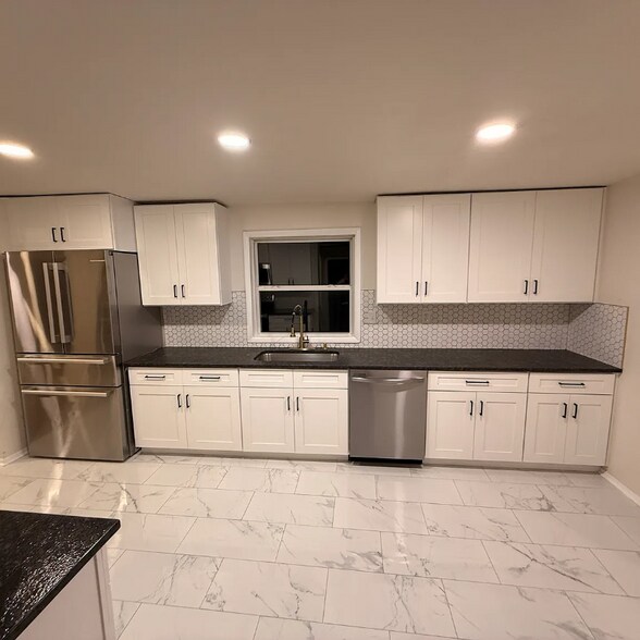 Building Photo - 5211 E 141st St