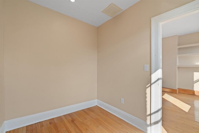 Building Photo - 276 4th St