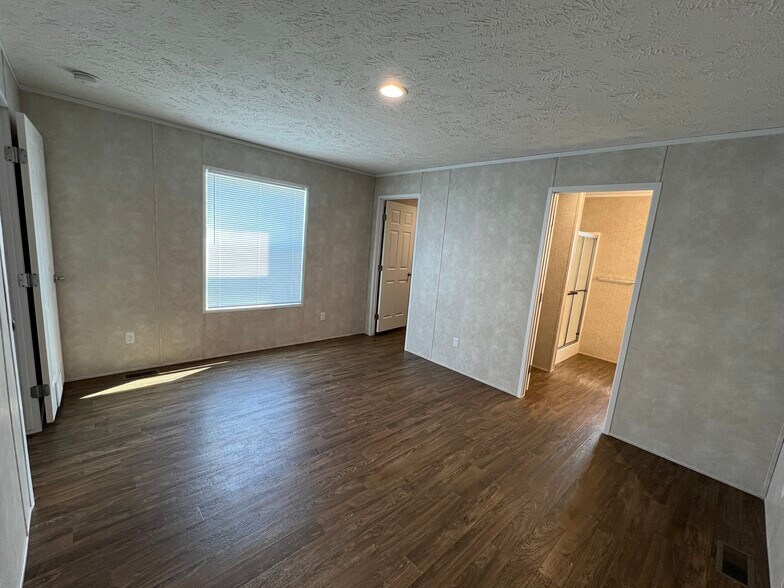 Building Photo - 16190 Normandy St