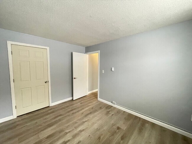 Building Photo - 181 Loudon Rd