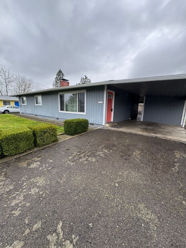 Building Photo - Winston 3 bedroom 2 bath with large storage shed and carport