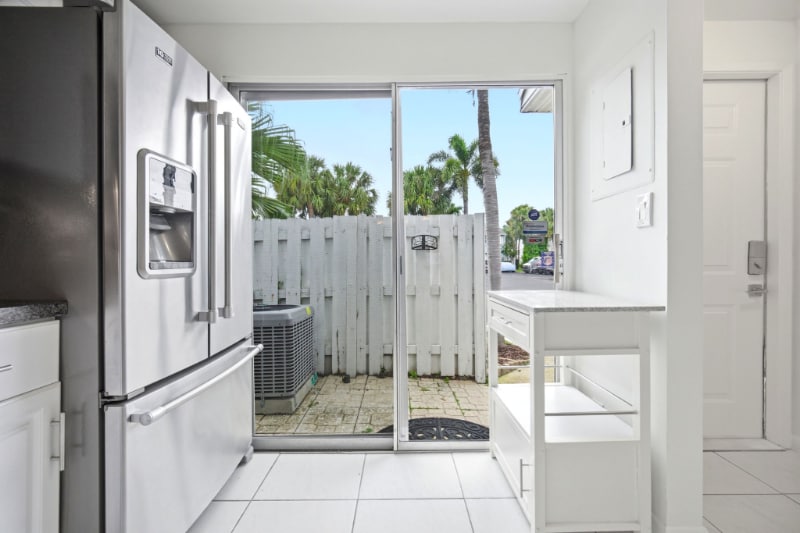 Building Photo - 2683 NE 15th St