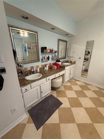 Building Photo - 2651 Hidden Ridge Dr