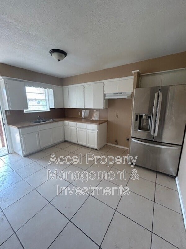 Building Photo - 2401 Gumwood Ave W