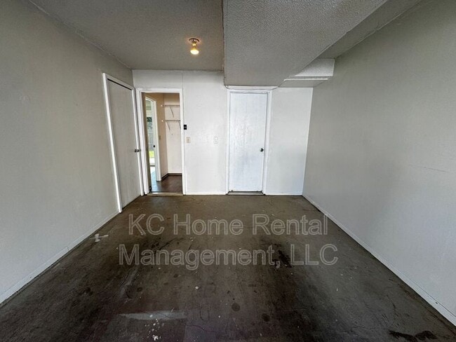 Building Photo - 8592 Perry Ln