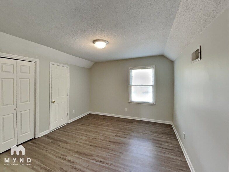 Building Photo - 1728 Russet Woods Ln