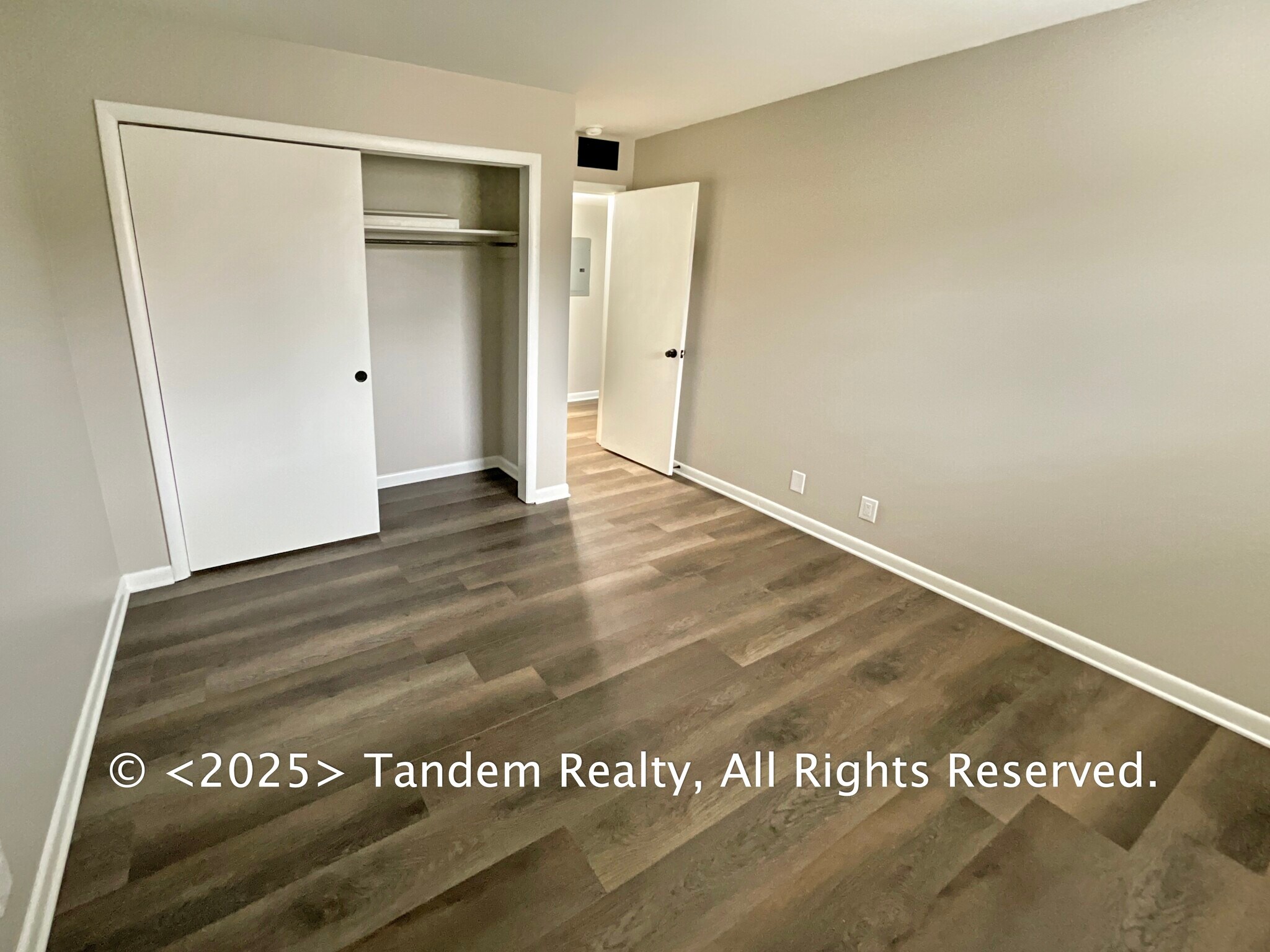 Building Photo - 420 Walton Ln