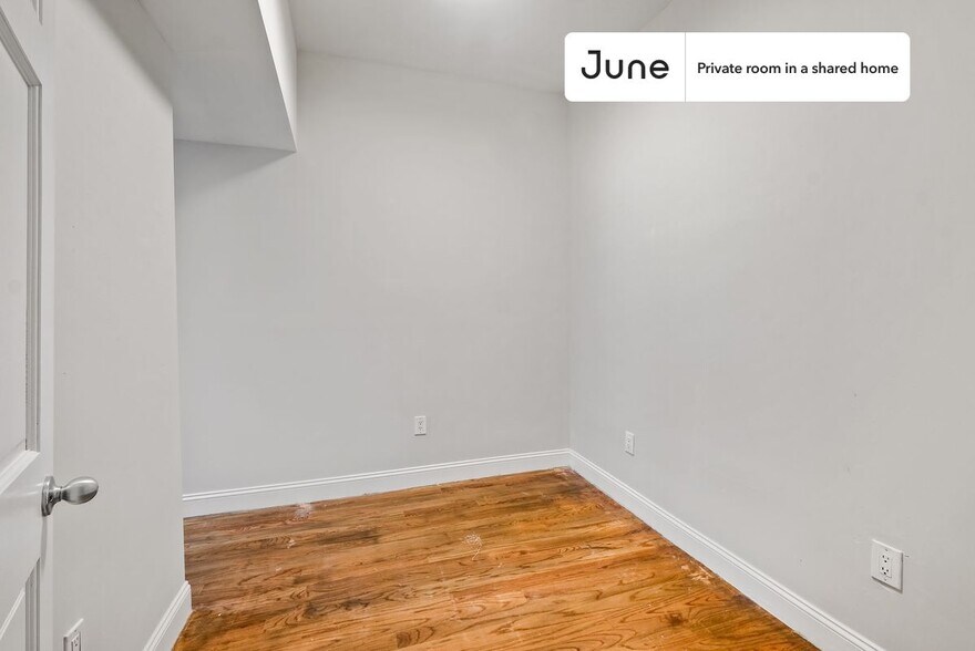Building Photo - Room in Shared 4 bed/1 bath home