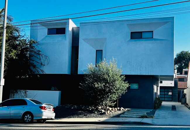 Primary Photo - 4610 E 4th St