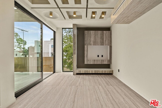 Building Photo - 1021 N Ogden Dr