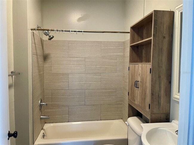 Building Photo - 215 W 16th St