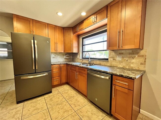 Building Photo - 600 S Parkview Ave