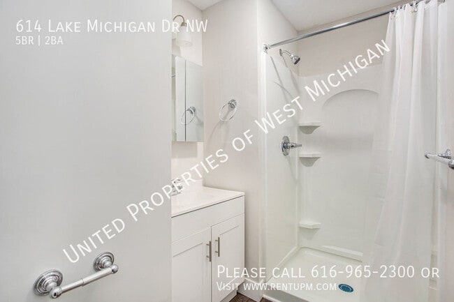 Building Photo - 614 Lake Michigan Dr NW