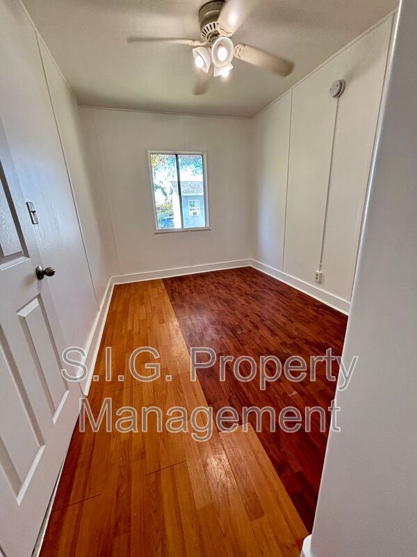 Building Photo - 10156 1/4 Helendale Ave